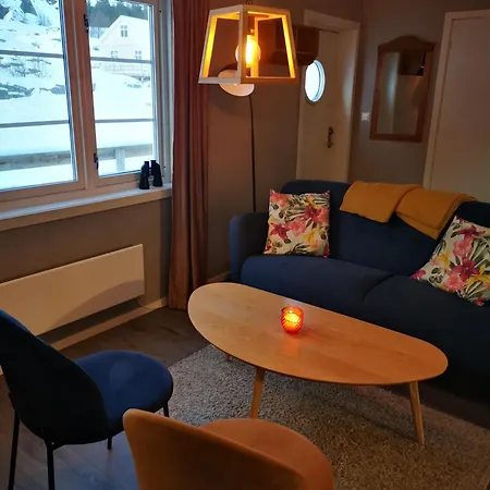 Kaikanten Rorbuer بيت خشبي Sennesvik